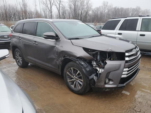 5TDJZRFH4JS527985 - 2018 TOYOTA HIGHLANDER SE GRAY photo 4