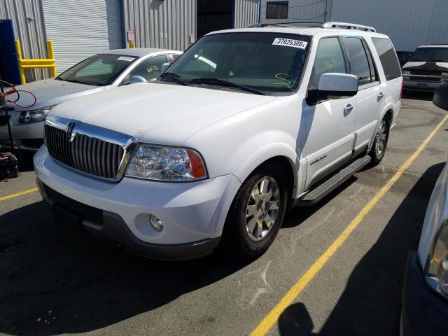 5LMFU28R24LJ20201 - 2004 LINCOLN NAVIGATOR  photo 2