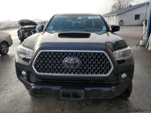 3TMCZ5AN5JM158875 - 2018 TOYOTA TACOMA DOUBLE CAB 黑色 照片 5