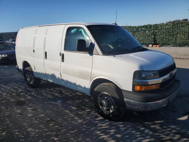 1GCWGAFP2N1288847 - 2022 CHEVROLET EXPRESS G2 WHITE photo 4