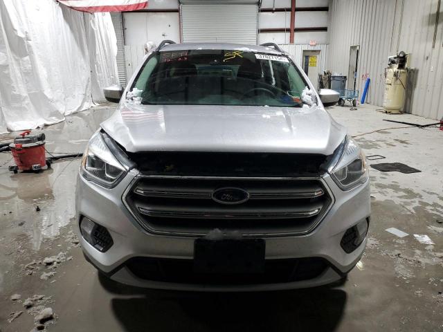 1FMCU9G93HUA05123 - 2017 FORD ESCAPE SE SILVER photo 5