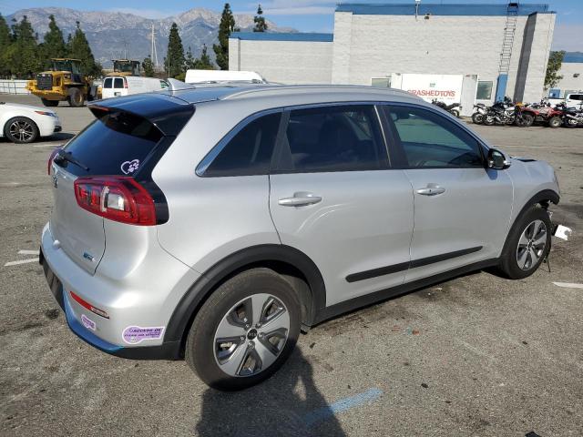 KNDCC3LD3K5261780 - 2019 KIA NIRO EX PREMIUM SILVER photo 3