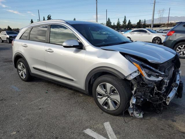 KNDCC3LD3K5261780 - 2019 KIA NIRO EX PREMIUM SILVER photo 4