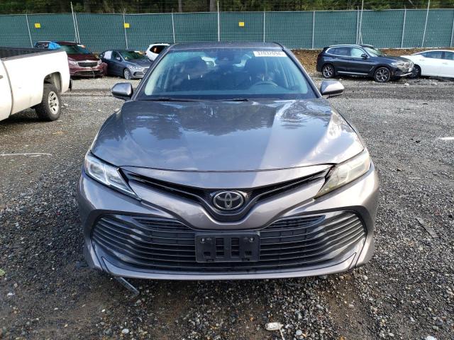 4T1B11HK9JU562387 - 2018 TOYOTA CAMRY L GRAY photo 5