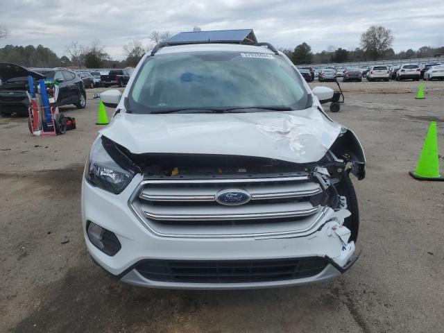 1FMCU0GD8JUB36098 - 2018 FORD ESCAPE SE WHITE photo 5