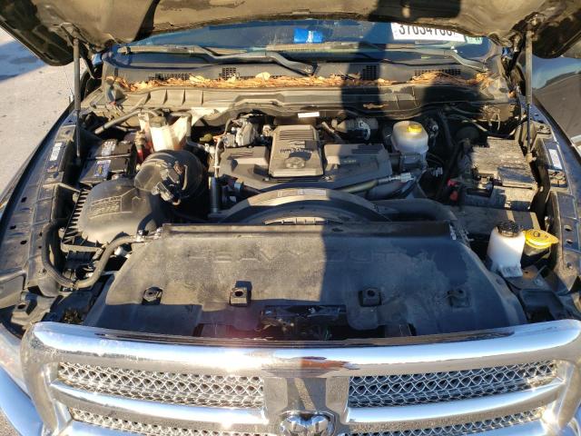 3C6UR4DL3JG189105 - 2018 RAM 2500 SLT ორფეროვანი ფოტო 11