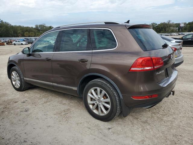 WVGEF9BP6ED001524 - 2014 VOLKSWAGEN TOUAREG V6 BROWN photo 2