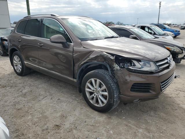 WVGEF9BP6ED001524 - 2014 VOLKSWAGEN TOUAREG V6 BROWN photo 4