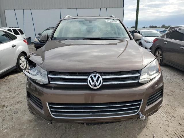 WVGEF9BP6ED001524 - 2014 VOLKSWAGEN TOUAREG V6 BROWN photo 5