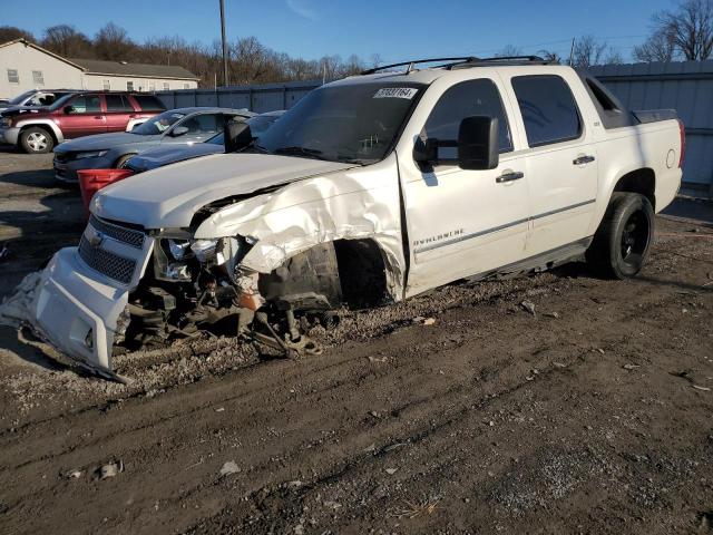 3GNVKGE09AG295895 - 2010 CHEVROLET AVALANCHE LTZ WHITE photo 1