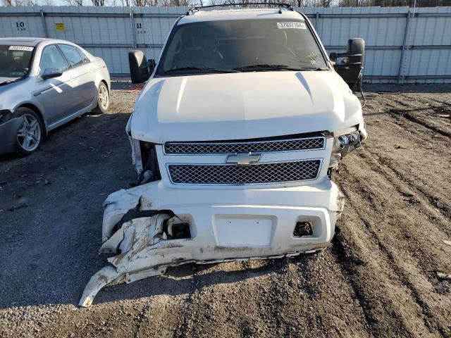 3GNVKGE09AG295895 - 2010 CHEVROLET AVALANCHE LTZ WHITE photo 5