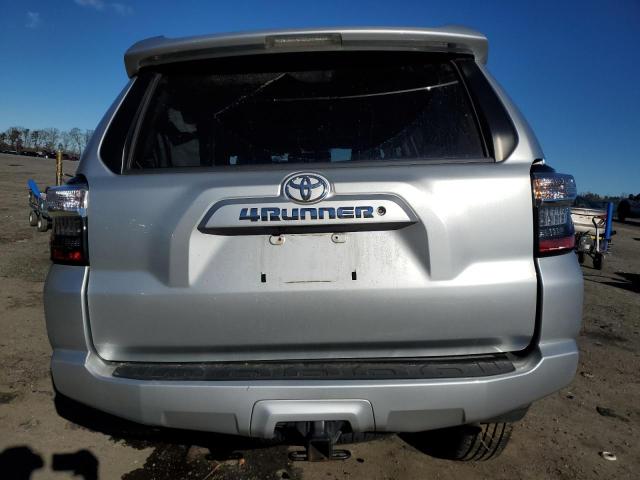 JTEBU5JR2J5599846 - 2018 TOYOTA 4RUNNER SR5/SR5 PREMIUM SILVER photo 6