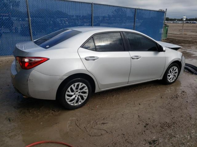 5YFBURHE0JP814240 - 2018 TOYOTA COROLLA L SILVER photo 3