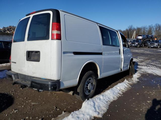 1GCGG25K581229876 - 2008 CHEVROLET EXPRESS G2 WHITE photo 3