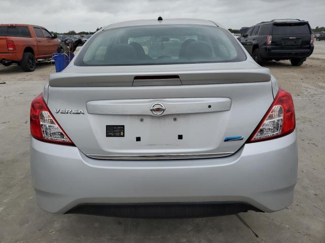 3N1CN7APXFL807689 - 2015 NISSAN VERSA S GRAY photo 6