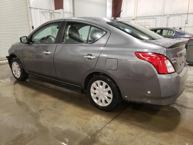 3N1CN7AP0JL870566 - 2018 NISSAN VERSA S GRAY photo 2