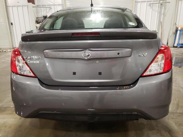 3N1CN7AP0JL870566 - 2018 NISSAN VERSA S GRAY photo 6