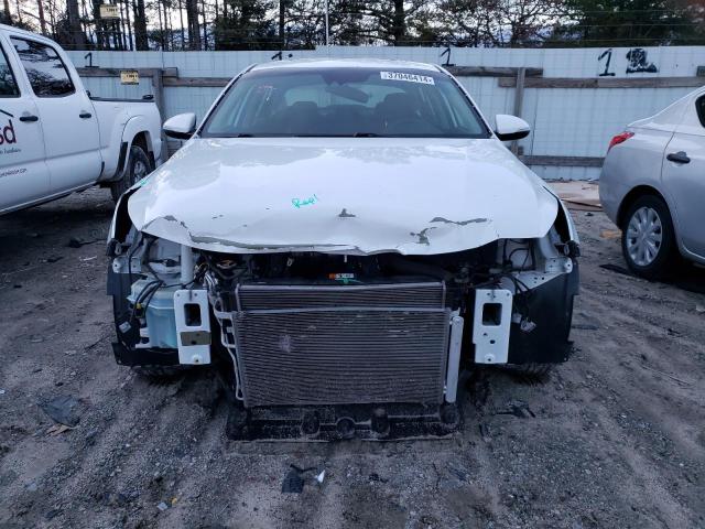 5XXGT4L31KG312526 - 2019 KIA OPTIMA LX WHITE photo 5