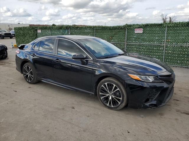 4T1B11HK8JU126453 - 2018 TOYOTA CAMRY L BLACK photo 4