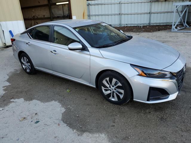 1N4BL4BV9PN371452 - 2023 NISSAN ALTIMA S SILVER photo 4