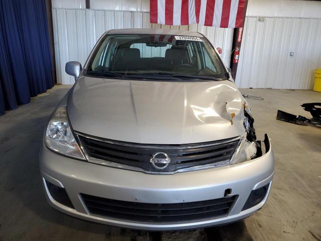 3N1BC1CP1BL449579 - 2011 NISSAN VERSA S SILVER photo 5