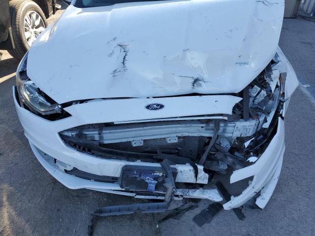 3FA6P0H76JR278092 - 2018 FORD FUSION SE WHITE photo 11