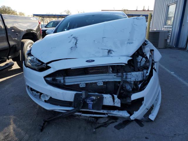 3FA6P0H76JR278092 - 2018 FORD FUSION SE WHITE photo 5