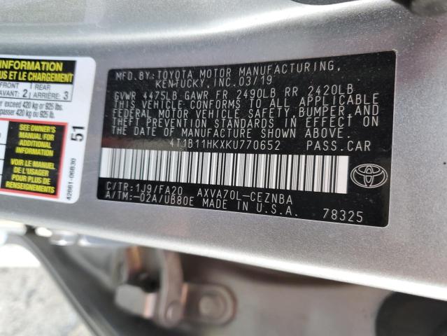 4T1B11HKXKU770652 - 2019 TOYOTA CAMRY L SILVER photo 12