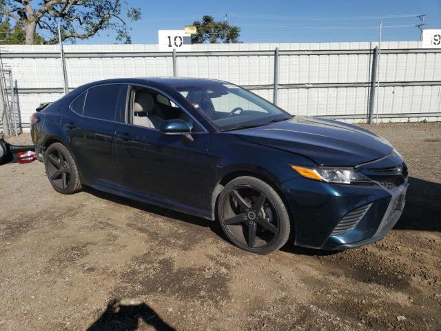 4T1B11HK0JU600136 - 2018 TOYOTA CAMRY L BLUE photo 4