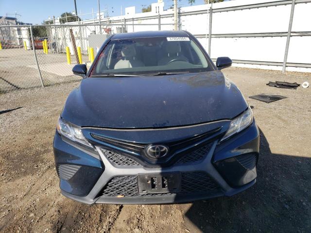 4T1B11HK0JU600136 - 2018 TOYOTA CAMRY L BLUE photo 5