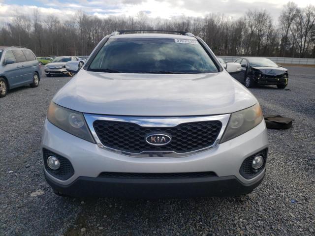 5XYKT4A61CG233331 - 2012 KIA SORENTO BASE SILVER photo 5