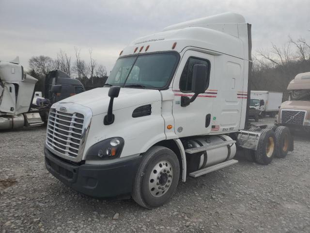 3AKJGHDVXHSHZ2768 - 2017 FREIGHTLINER CASCADIA 1 WHITE photo 2