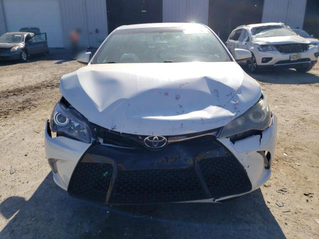 4T1BF1FK4HU318936 - 2017 TOYOTA CAMRY LE WHITE photo 5