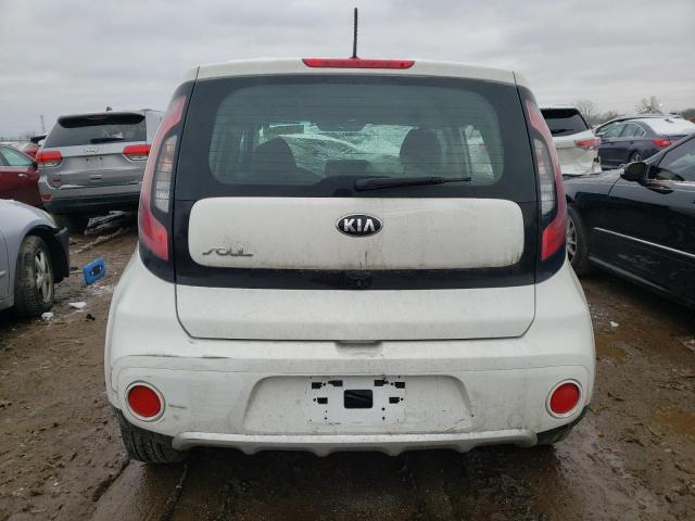 KNDJP3A57J7576334 - 2018 KIA SOUL + WHITE photo 6