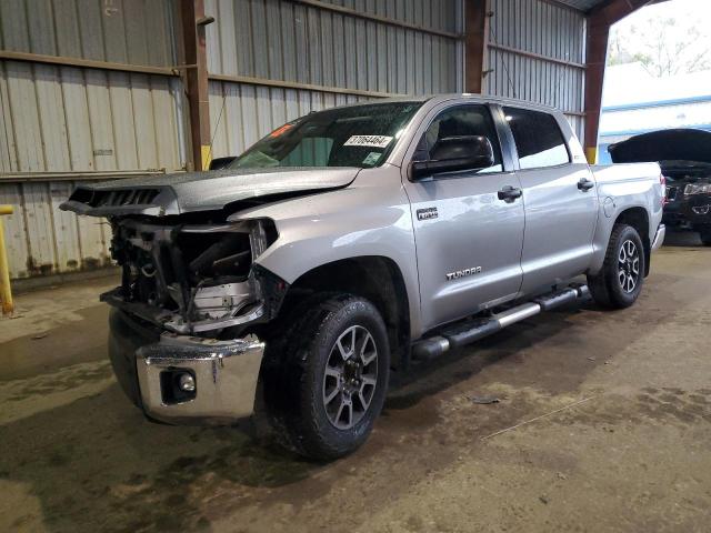 5TFEY5F17JX235371 - 2018 TOYOTA TUNDRA CREWMAX SR5 GRAY photo 1