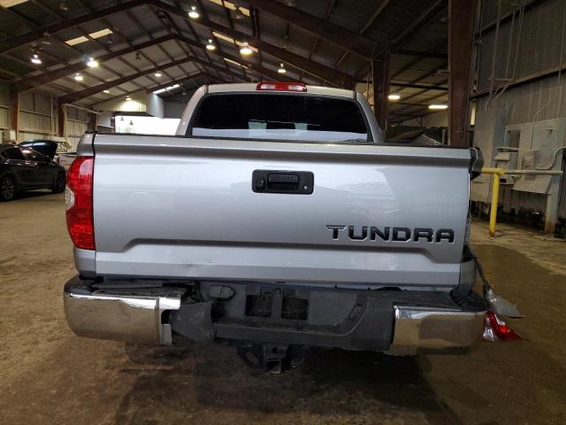 5TFEY5F17JX235371 - 2018 TOYOTA TUNDRA CREWMAX SR5 GRAY photo 6