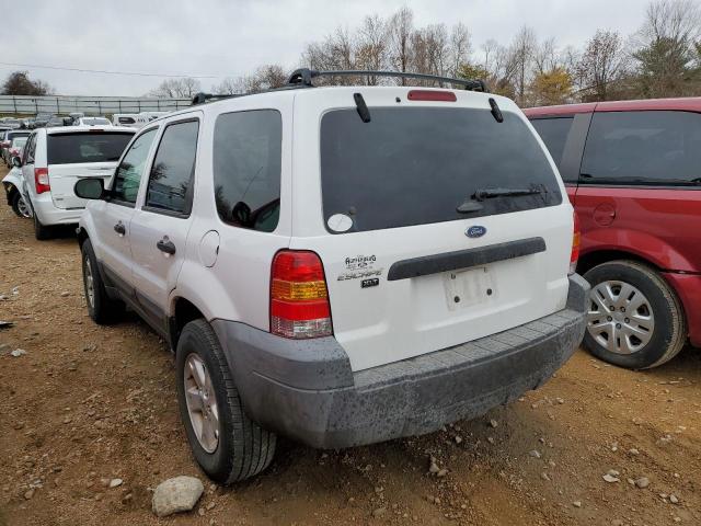 1FMYU93105DA13066 - 2005 FORD ESCAPE XLT WHITE photo 2