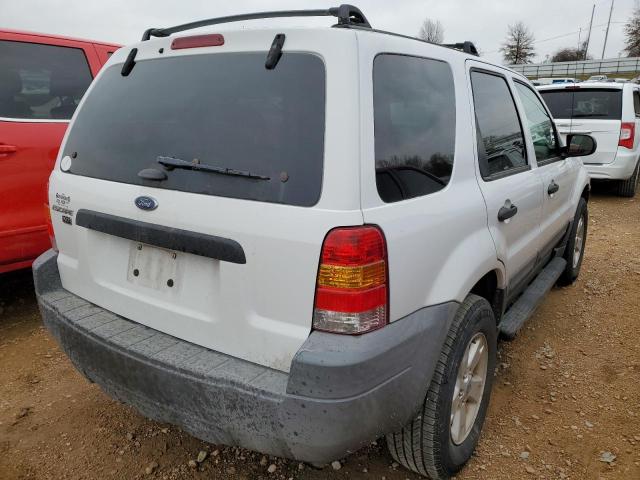 1FMYU93105DA13066 - 2005 FORD ESCAPE XLT WHITE photo 3