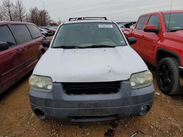 1FMYU93105DA13066 - 2005 FORD ESCAPE XLT WHITE photo 5