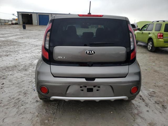 KNDJP3A51H7440890 - 2017 KIA SOUL + GRAY photo 6