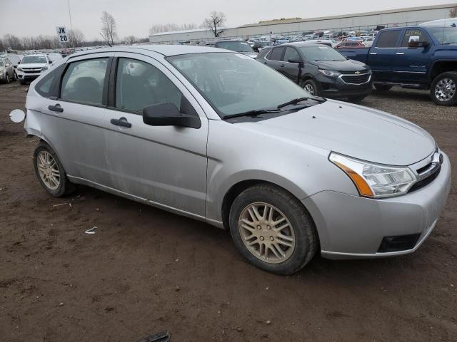 1FAHP3FN7BW134559 - 2011 FORD FOCUS SE SILVER photo 4