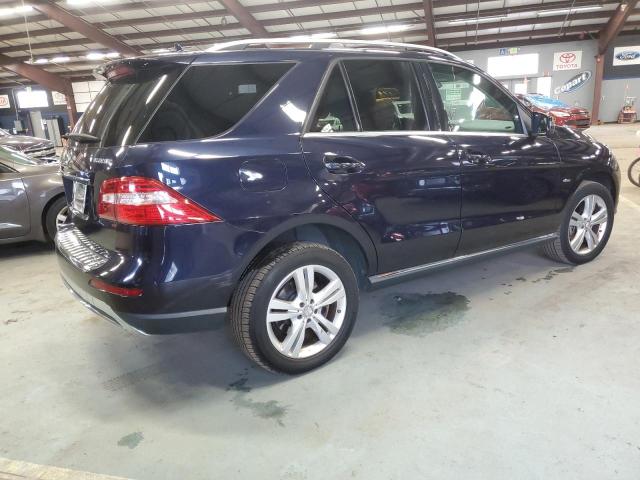 4JGDA2EB8CA066052 - 2012 MERCEDES-BENZ ML 350 BLUETEC BLUE photo 3