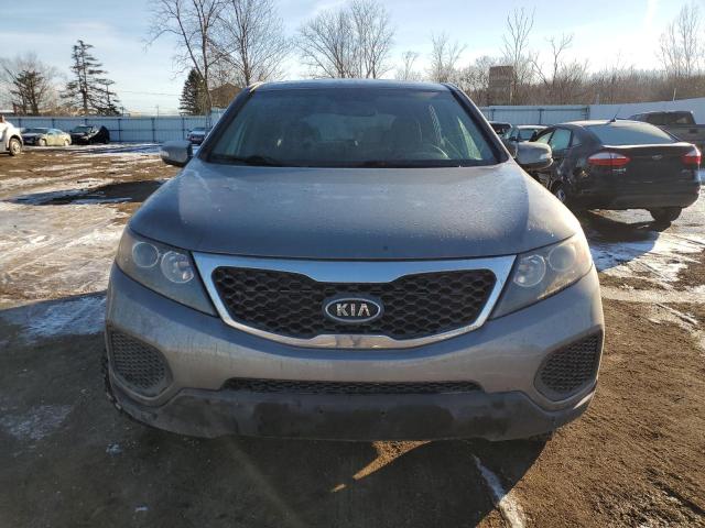 5XYKT3A19BG104881 - 2011 KIA SORENTO BASE GRAY photo 5