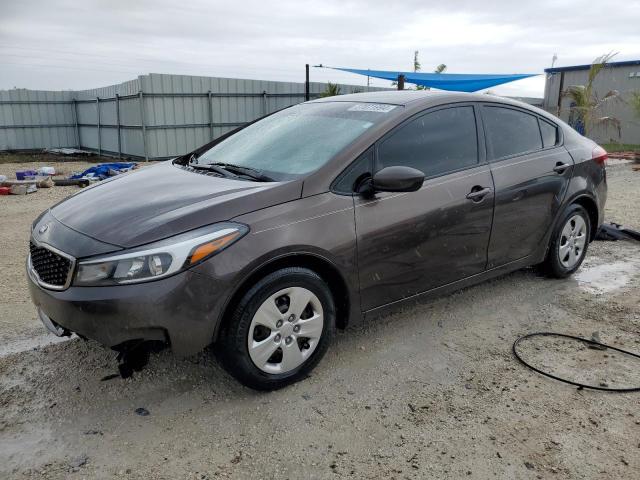 3KPFL4A77HE018356 - 2017 KIA FORTE LX GRAY photo 1