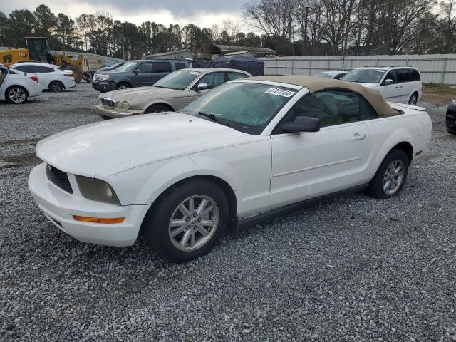 1ZVFT84NX75260518 - 2007 FORD MUSTANG WHITE photo 1