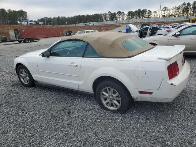 1ZVFT84NX75260518 - 2007 FORD MUSTANG WHITE photo 2