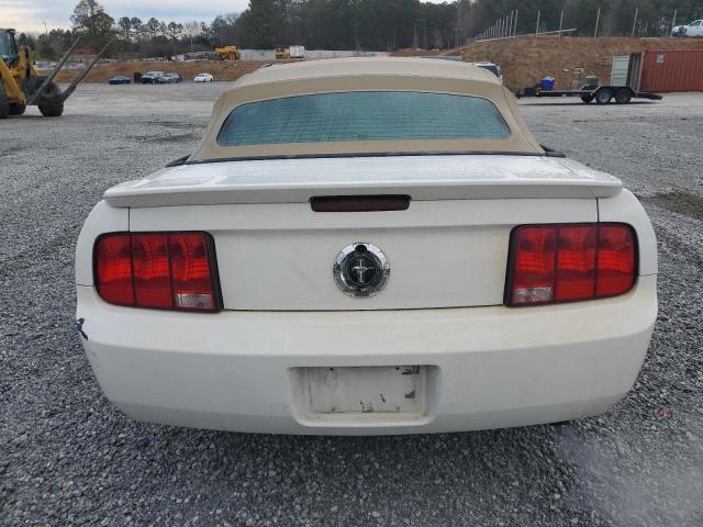 1ZVFT84NX75260518 - 2007 FORD MUSTANG WHITE photo 6