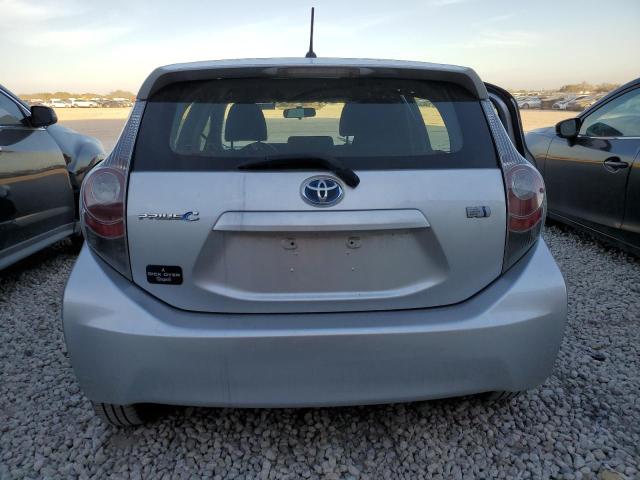 JTDKDTB34E1559865 - 2014 TOYOTA PRIUS C SILVER photo 6