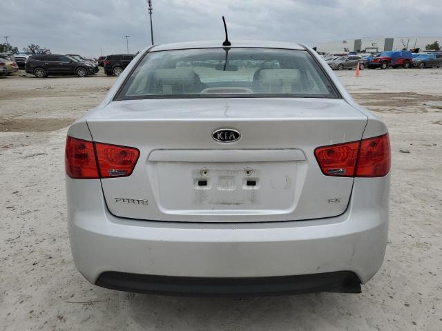 KNAFU4A28D5724076 - 2013 KIA FORTE EX SILVER photo 6