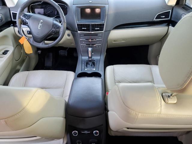 2LMHJ5AT7KBL02263 - 2019 LINCOLN MKT WHITE photo 8